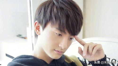 任嘉伦吃瓜娱乐视频